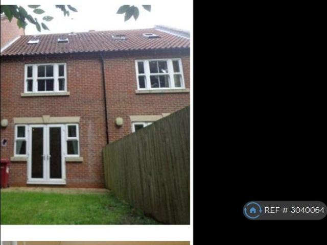 4 bedroom end of terrace house to rent