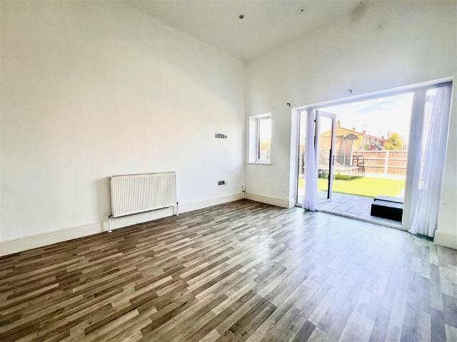 4 bedroom semi detached house to rent