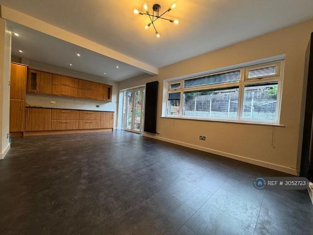 4 bedroom semi detached house to rent