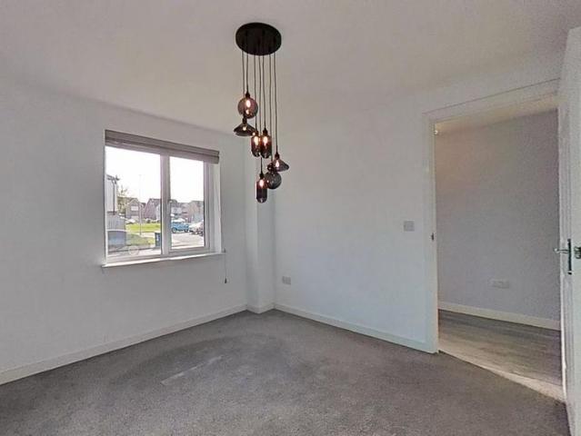 4 bedroom semi detached house to rent