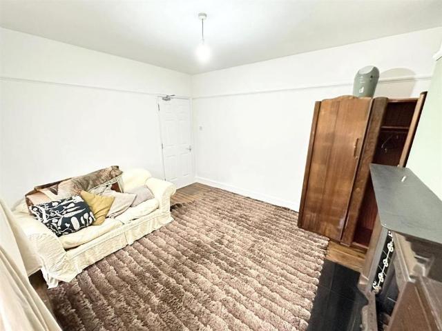 4 bedroom semi detached house to rent