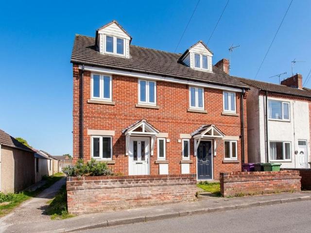 4 bedroom semi detached house to rent