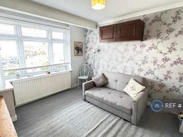 4 bedroom semi detached house to rent