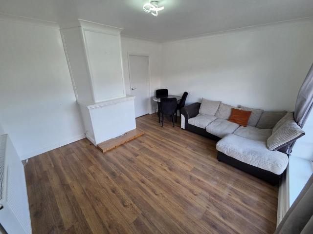 4 bedroom semi detached house to rent