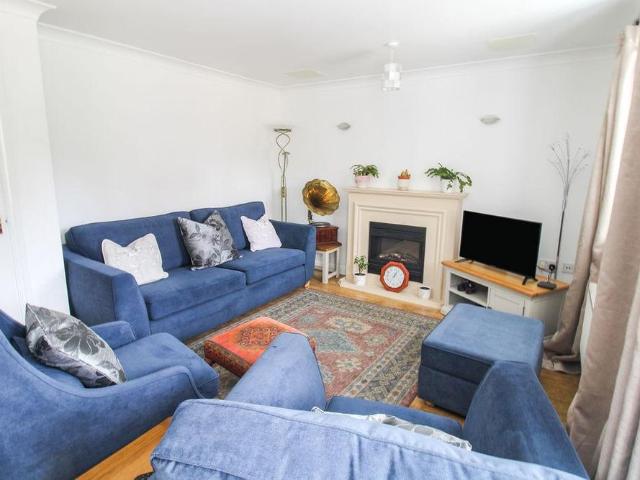 4 bedroom semi detached house to rent