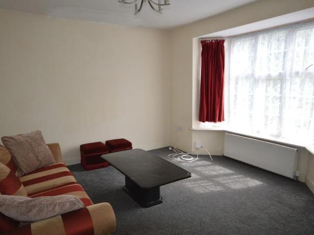 4 bedroom semi detached house to rent