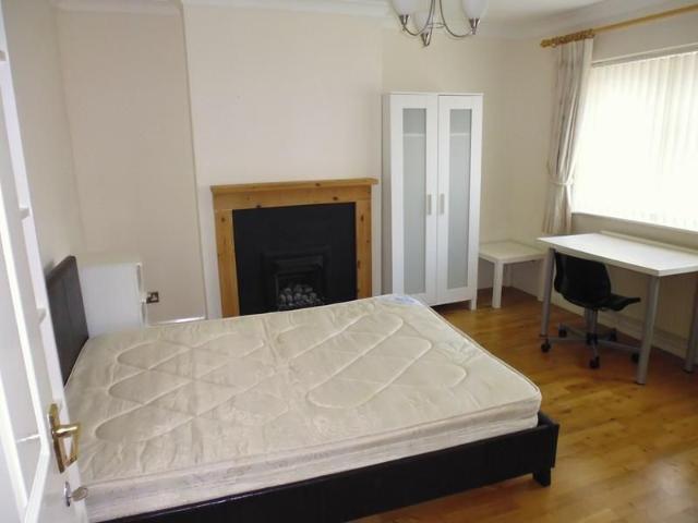 4 bedroom semi detached house to rent
