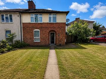 4 bedroom semi detached house to rent