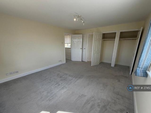 4 bedroom semi detached house to rent