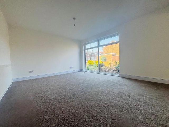 4 bedroom semi detached house to rent