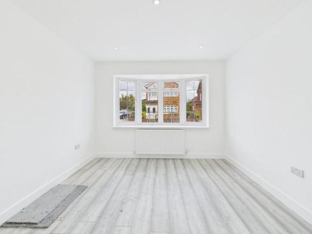 4 bedroom semi detached house to rent