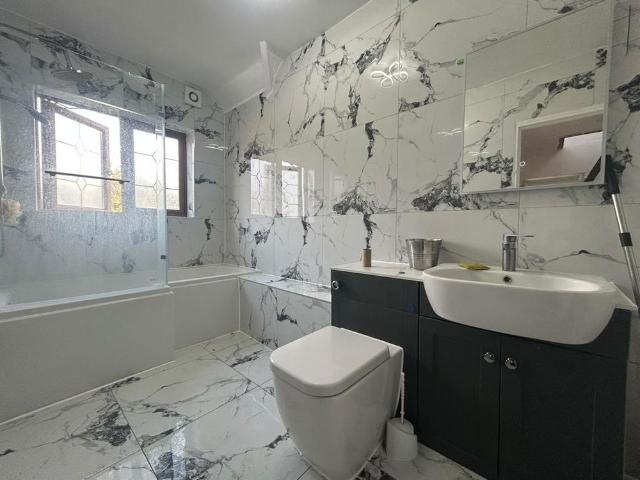 4 bedroom semi detached house to rent