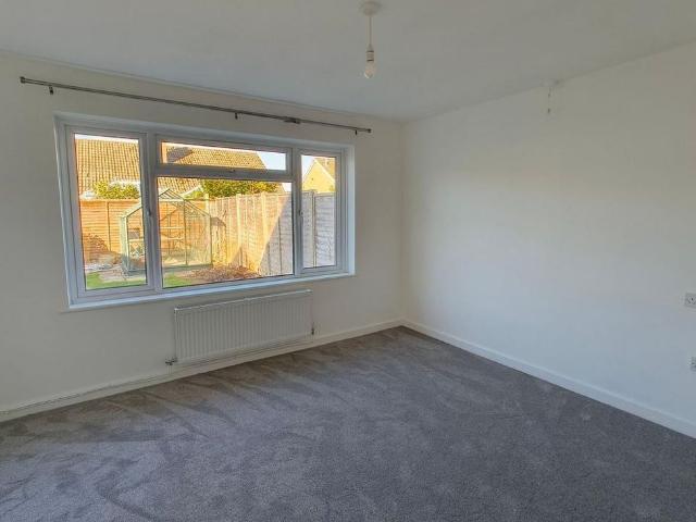 4 bedroom semi detached house to rent