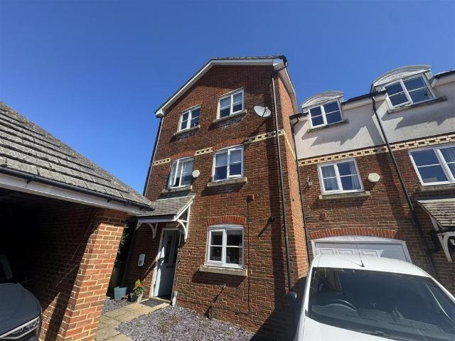 4 bedroom semi detached house to rent