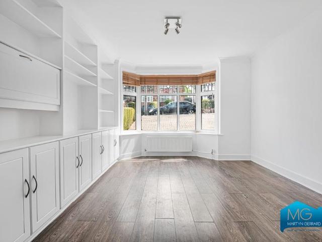 4 bedroom semi detached house to rent