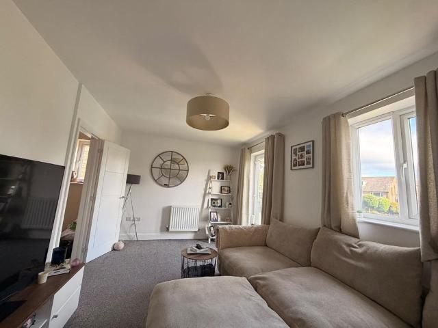 4 bedroom semi detached house to rent