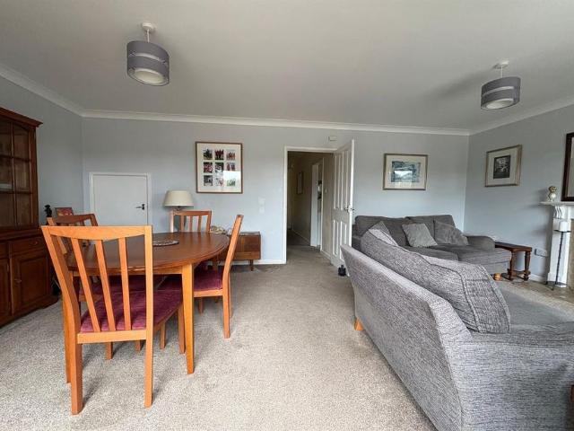 4 bedroom semi detached house to rent