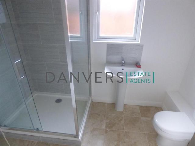 4 bedroom semi detached house to rent
