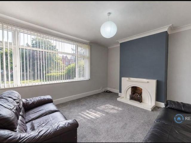4 bedroom semi detached house to rent