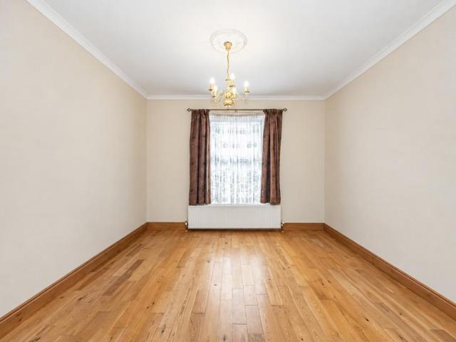 4 bedroom semi detached house to rent