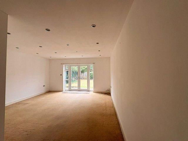 4 bedroom semi detached house to rent