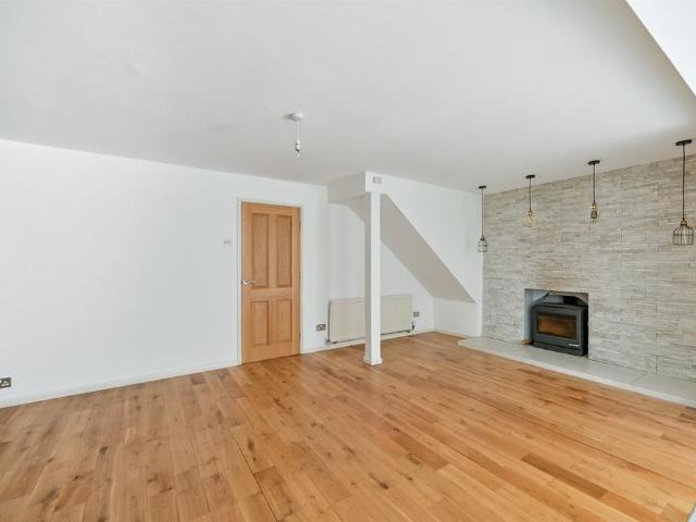 4 bedroom semi detached house to rent