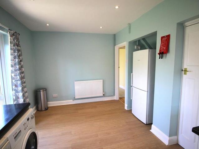 4 bedroom semi detached house to rent