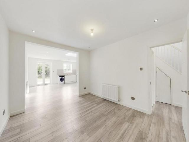 4 bedroom semi detached house to rent