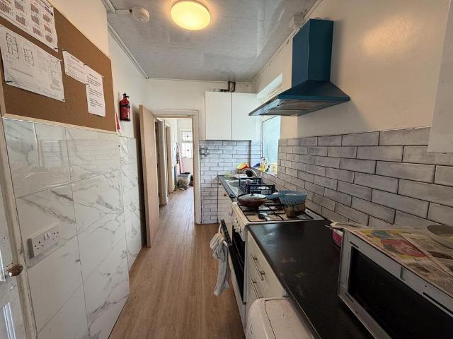 4 bedroom semi detached house to rent