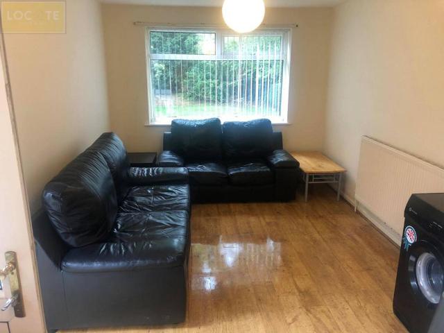 4 bedroom semi detached house to rent
