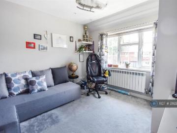 4 bedroom semi detached house to rent