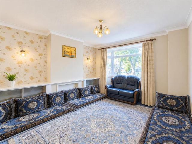 4 bedroom semi detached house to rent