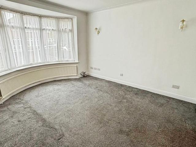 4 bedroom semi detached house to rent