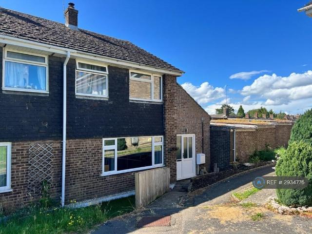 4 bedroom semi detached house to rent