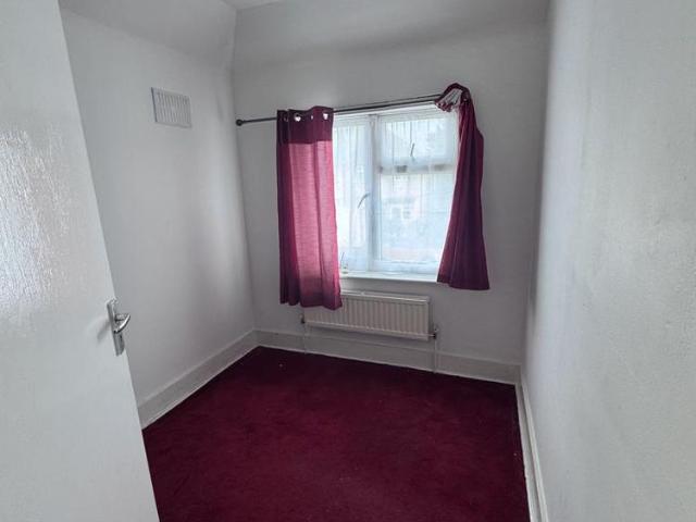 4 bedroom semi detached house to rent