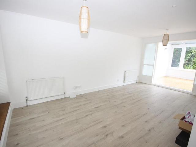 4 bedroom semi detached house to rent