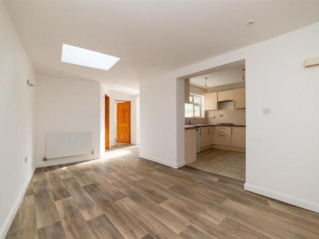 4 bedroom semi detached house to rent