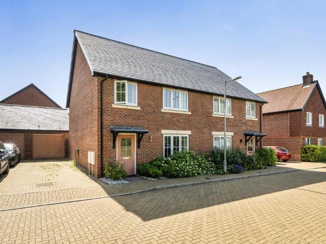 4 bedroom semi detached house to rent