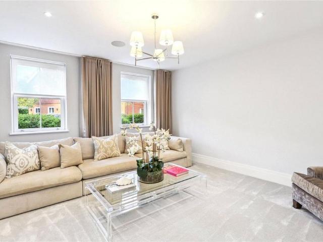 4 bedroom semi detached house to rent