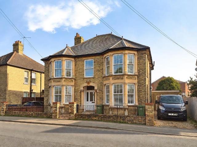 4 bedroom semi detached house to rent