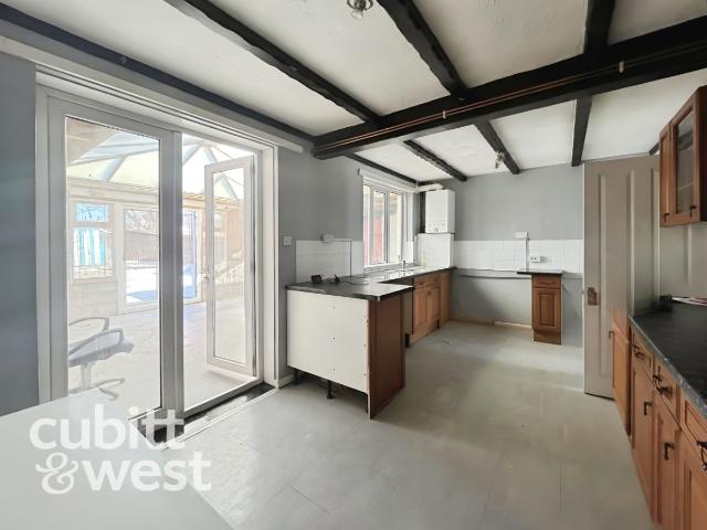 4 bedroom semi detached house to rent