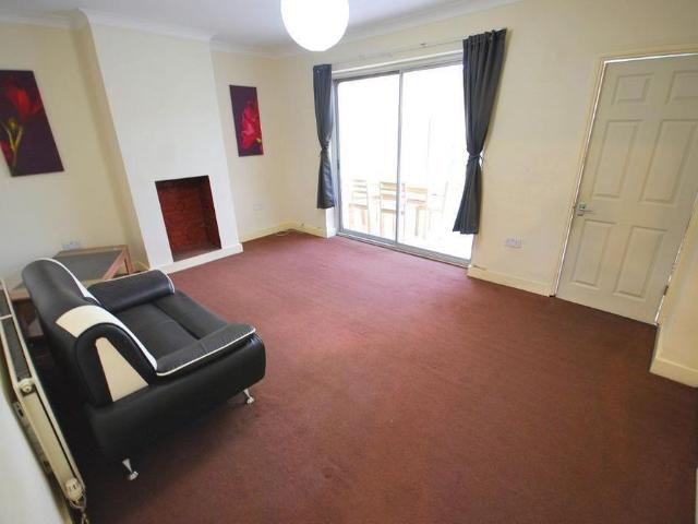 4 bedroom semi detached house to rent