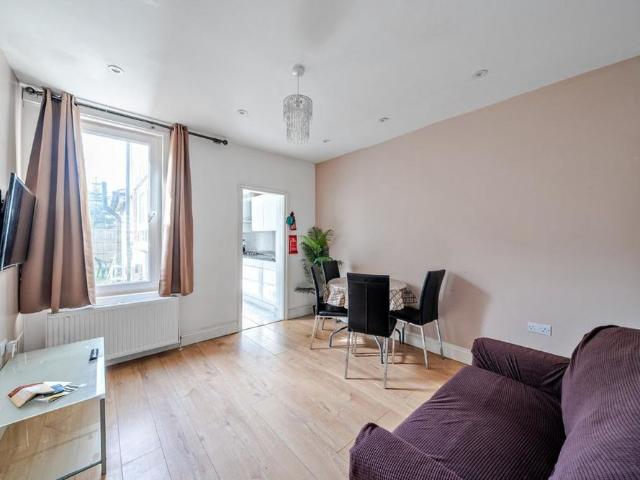 4 bedroom semi detached house to rent