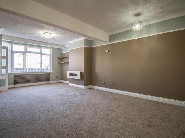 4 bedroom semi detached house to rent