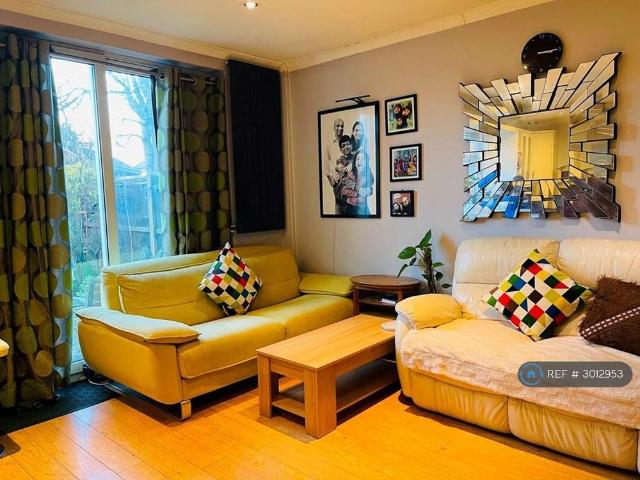 4 bedroom semi detached house to rent