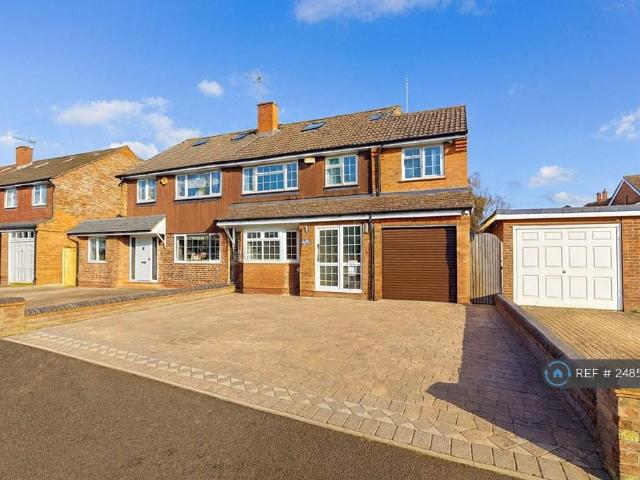 4 bedroom semi detached house to rent