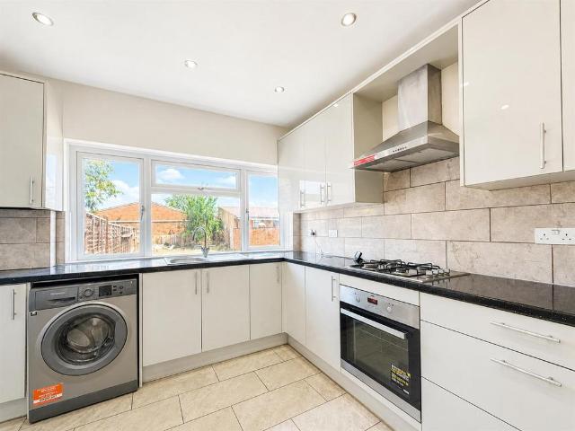 4 bedroom semi detached house to rent