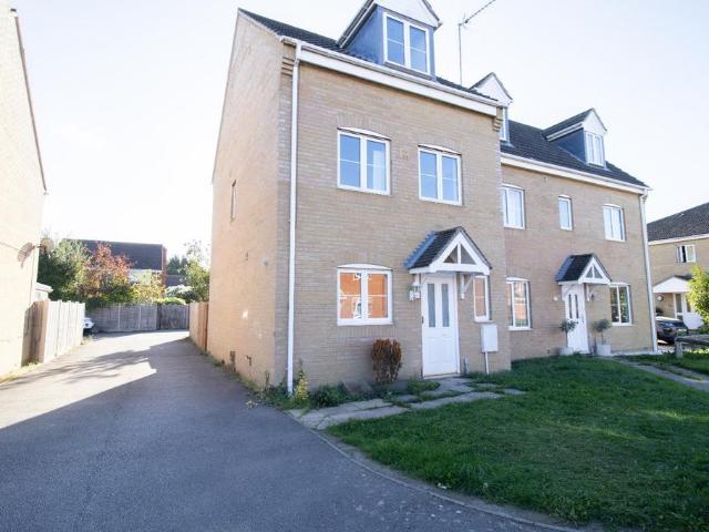 4 bedroom semi detached house to rent
