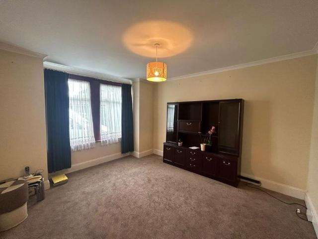 4 bedroom semi detached house to rent