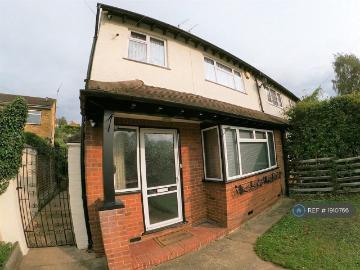 4 bedroom semi detached house to rent